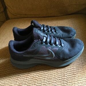 Nike Downshifter shoes Men’s 7 or Women’s size 8.5 Black Running Athletic unisex